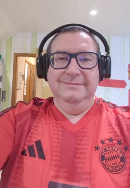 <span>Jens Peter, 53</span> <span style='width: 25px; height: 16px; float: right; background-image: url(/bitmaps/flags_small/DE.PNG)'> </span><br><span>Vlotho, Allemagne</span> <input type='button' class='joinbtn' style='float: right' value='JOIN NOW' />