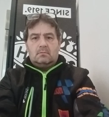 <span>Bort, 48</span> <span style='width: 25px; height: 16px; float: right; background-image: url(/bitmaps/flags_small/SI.PNG)'> </span><br><span>Ljubljana, Slowenien</span> <input type='button' class='joinbtn' style='float: right' value='JOIN NOW' />