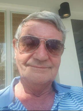 English men looking for love