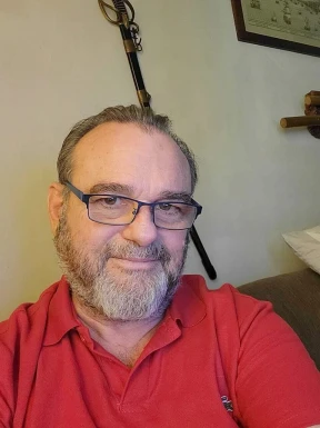 <span>George, 63</span> <span style='width: 25px; height: 16px; float: right; background-image: url(/bitmaps/flags_small/GR.PNG)'> </span><br><span>Athens, Grèce</span> <input type='button' class='joinbtn' style='float: right' value='JOIN NOW' />