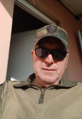 <span>Chris, 69</span> <span style='width: 25px; height: 16px; float: right; background-image: url(/bitmaps/flags_small/GR.PNG)'> </span><br><span>Ioannina, Grèce</span> <input type='button' class='joinbtn' style='float: right' value='JOIN NOW' />