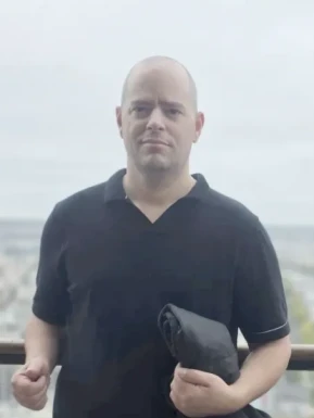 English men looking for love