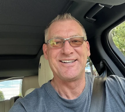 <span>Eric, 56</span>&nbsp;<span style='width: 25px; height: 16px; float: right; background-image: url(/bitmaps/flags_small/US.PNG)'>&nbsp;</span><br><span>Sairgao, les états-unis d'Amérique</span>&nbsp;<input type='button' class='joinbtn' style='float: right' value='JOIN NOW' />